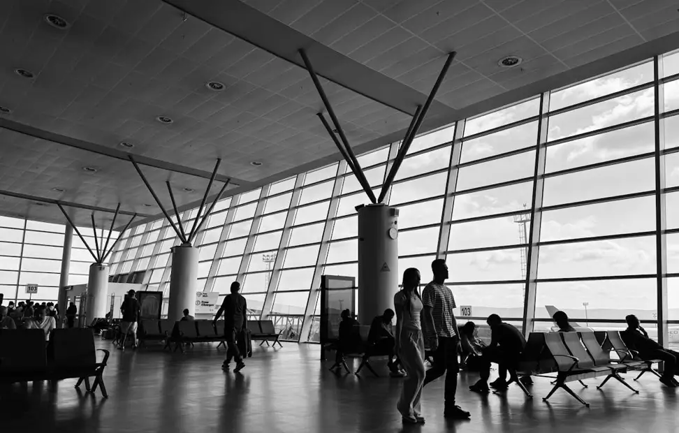 Laptopon futó tervezőprogram a weboldal készítés első lépéseinek megjelenítésével.